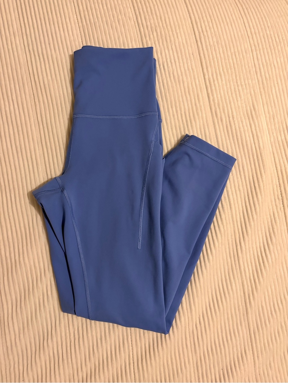 Lululemon Wunder Train High Rise Crop 23” + FREE Squishy Cube